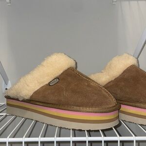 Women bearpaw slippers